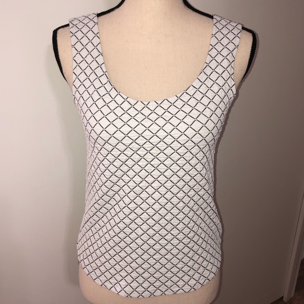 Andria Lieu white w/black diamond print tank Sz S